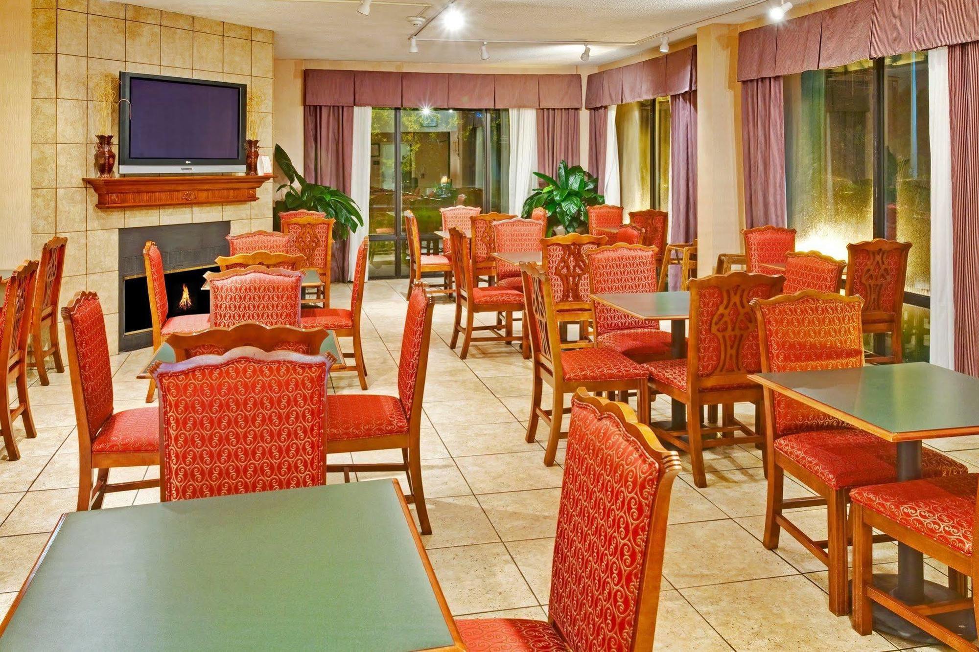Holiday Inn Express Memphis Medical Center - Midtown By Ihg Bagian luar foto